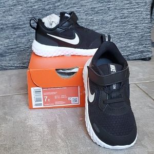 BRAND-NEW Black and white Nike Revolution 5 (TDV) kids size 7c